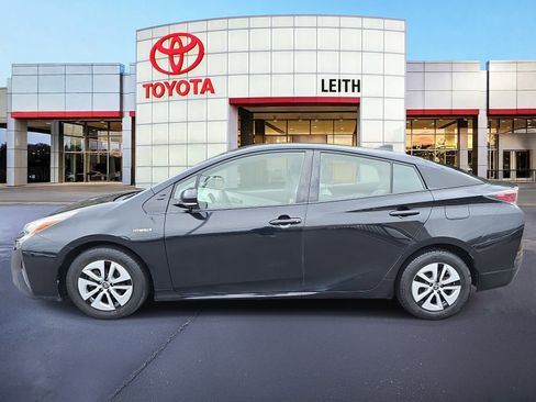Used 2016 Toyota Prius Three image 8