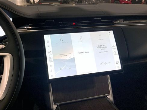 New 2025 Land Rover Range Rover SE image 6