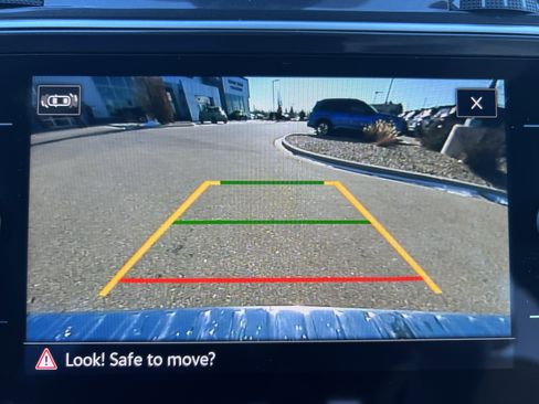 Used 2024 Volkswagen Tiguan SE w/ Panoramic Sunroof Package image 6