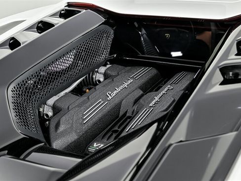 Used 2025 Lamborghini Revuelto AWD/4WD image 21