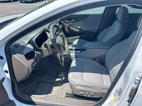 Used 2018 Chevrolet Malibu LT FWD image 9