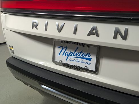 Used 2023 Rivian R1S Adventure AWD/4WD image 9