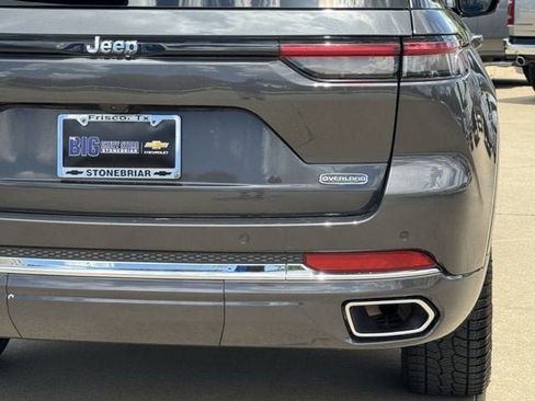 Used 2023 Jeep Grand Cherokee Overland w/ Luxury Tech Group IV AWD/4WD image 7