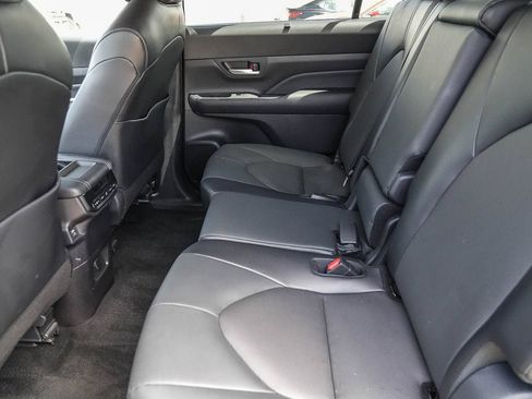 Certified 2024 Toyota Grand Highlander AWD image 18