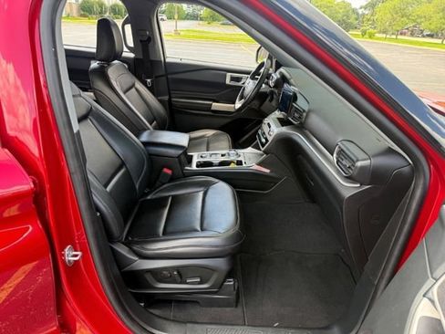 Used 2022 Ford Explorer XLT w/ Equipment Group 202A AWD/4WD image 10