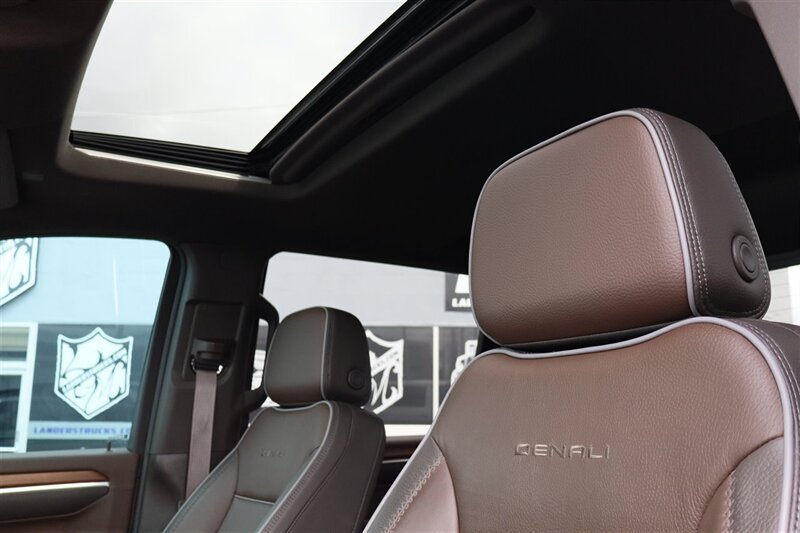 Used 2025 GMC Sierra 3500 Denali w/ Denali Reserve Package AWD/4WD image 19