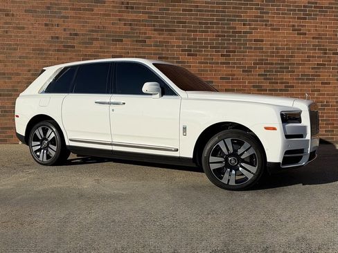 Used 2024 Rolls-Royce Cullinan image 9