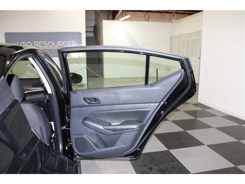 Used 2025 Nissan Altima 2.5 SV image 23