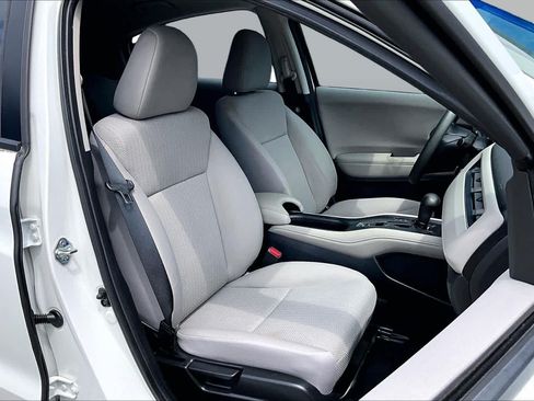 Used 2018 Honda HR-V LX image 9