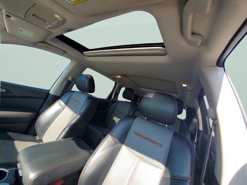 Used 2020 Nissan Pathfinder SL FWD image 18