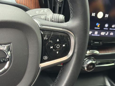 Certified 2023 Volvo XC60 B5 Plus w/ Protection Package Premier AWD/4WD image 20