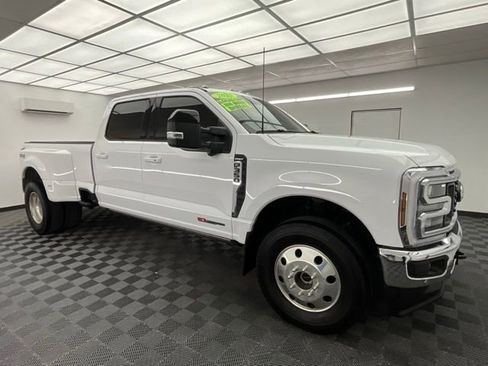 Used 2025 Ford F350 Lariat w/ Lariat Ultimate Package image 3