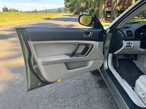 Used 2005 Subaru Outback 2.5i image 21