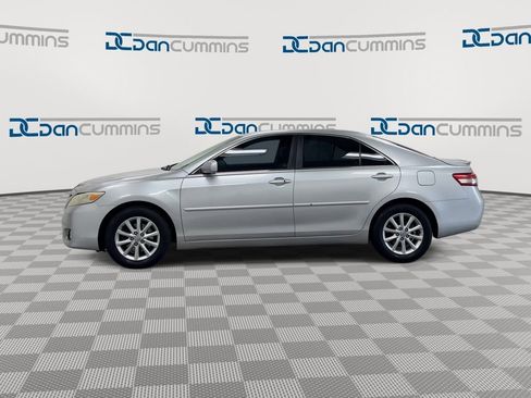Used 2011 Toyota Camry XLE w/ XLE Extra-Value Pkg #2 image 5