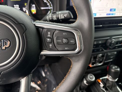 Used 2024 Jeep Wrangler Unlimited Sahara AWD/4WD image 19