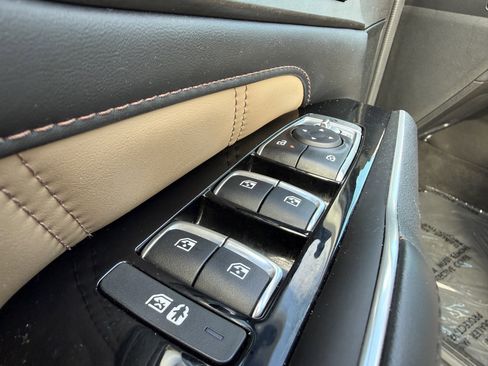 Certified 2024 Kia Sorento SX Prestige w/ Olive Brown Leather Package image 13