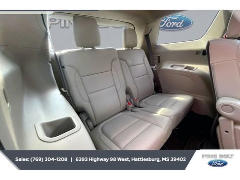 Used 2018 GMC Acadia Denali w/ Technology Package FWD image 21