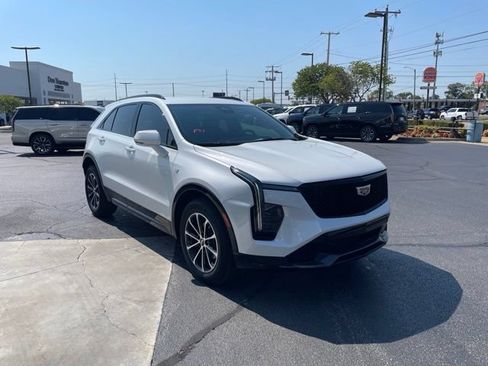 Used 2024 Cadillac XT4 Sport w/ Cold Weather Package FWD image 7