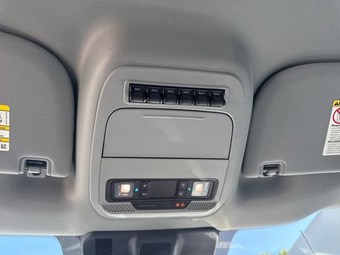 Used 2023 Ford F250 XLT w/ FX4 Off-Road Package AWD/4WD image 21