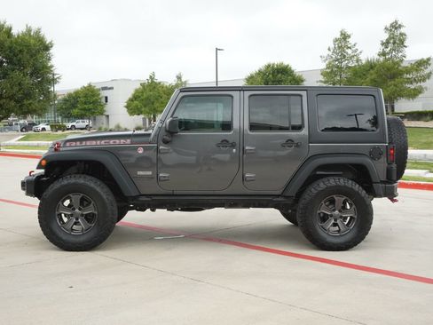 Used 2018 Jeep Wrangler Unlimited Rubicon AWD/4WD image 2