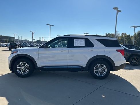 Used 2023 Ford Explorer XLT w/ Equipment Group 202A image 5