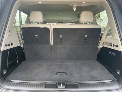 Used 2022 Jeep Wagoneer Series III w/ Flexible Seating Group image 13