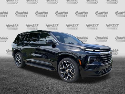 Used 2025 Chevrolet Traverse High Country AWD/4WD image 2