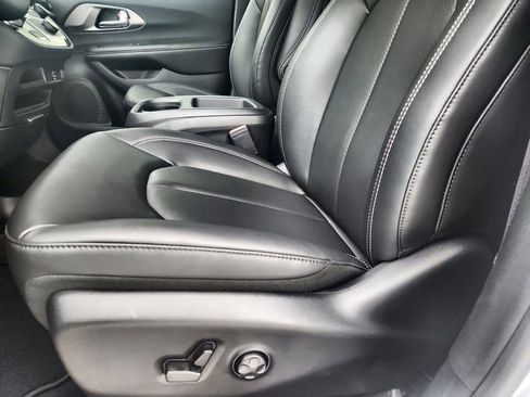 New 2026 Chrysler Pacifica Select image 12