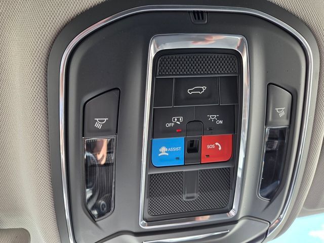 Used 2024 Jeep Grand Cherokee Limited RWD image 33