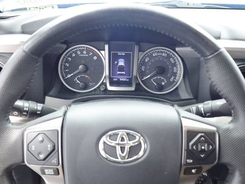 Used 2020 Toyota Tacoma SR5 AWD/4WD image 18