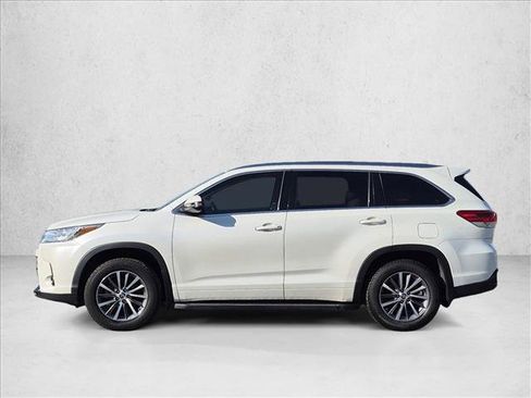 Used 2018 Toyota Highlander XLE AWD/4WD image 8