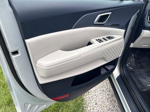 Used 2025 Kia Carnival EX FWD image 17