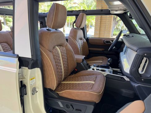 Used 2025 Ford Bronco Outer Banks image 18