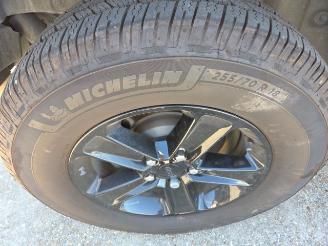 Used 2020 Jeep Wrangler Unlimited Sahara AWD/4WD image 16
