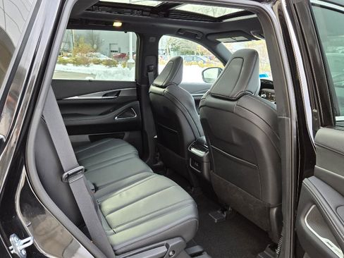 Certified 2025 INFINITI QX60 Luxe w/ Black Edition image 18