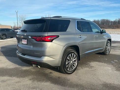 Used 2023 Chevrolet Traverse Premier FWD image 3