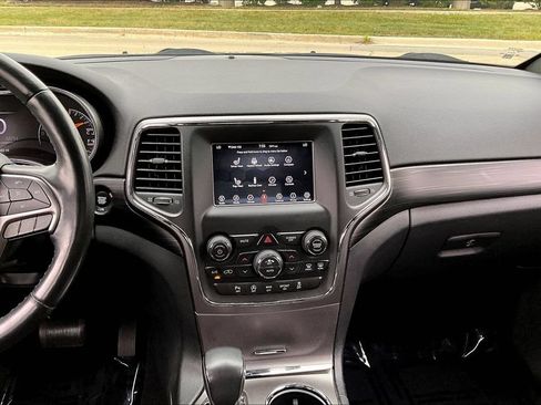Used 2019 Jeep Grand Cherokee Laredo AWD/4WD image 19