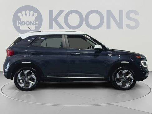 Used 2024 Hyundai Venue Limited FWD image 12