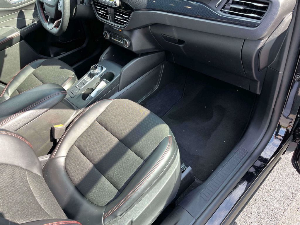 Used 2025 Ford Escape ST-Line Select AWD/4WD image 22