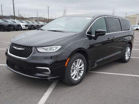 New 2026 Chrysler Pacifica Select image 3