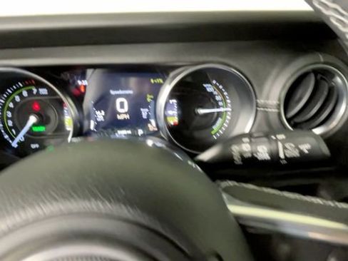 Used 2023 Jeep Wrangler Unlimited Sahara w/ Cold Weather Group AWD/4WD image 24