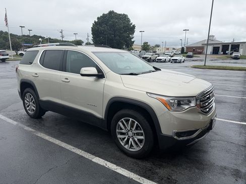 Used 2017 GMC Acadia SLE w/ Driver Alert Package I FWD image 3