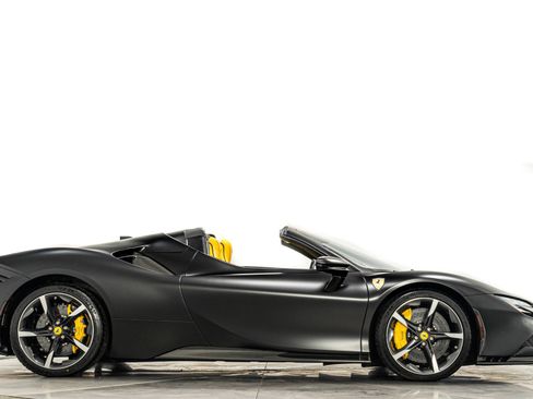 Used 2024 Ferrari SF90 Spider image 49