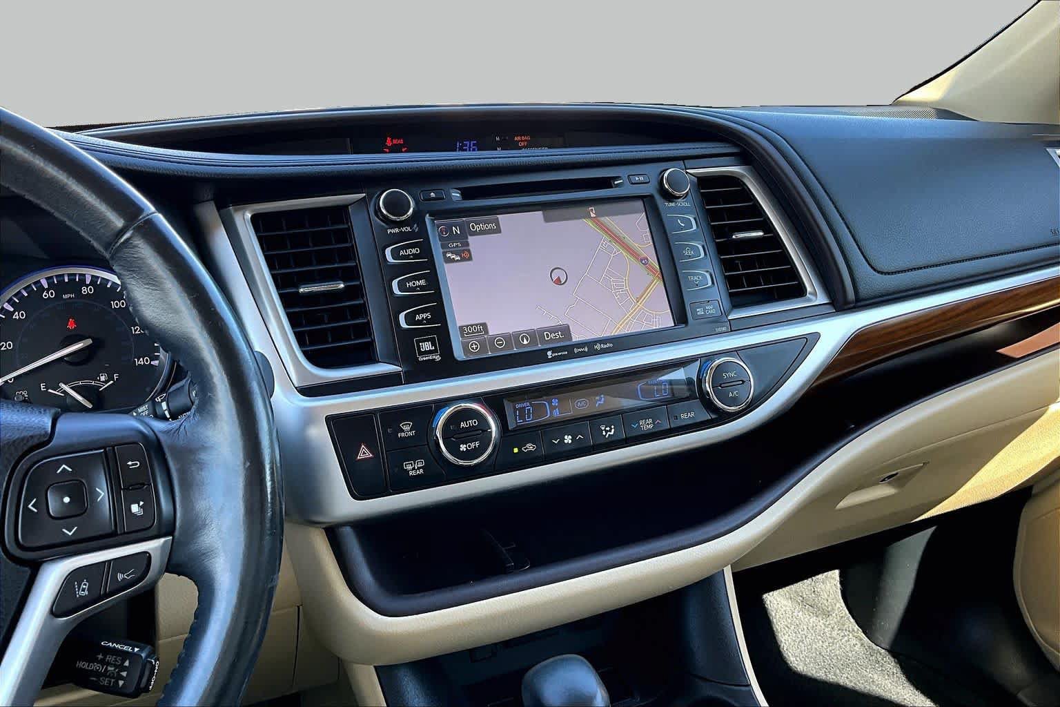 Used 2017 Toyota Highlander Limited Platinum FWD image 6