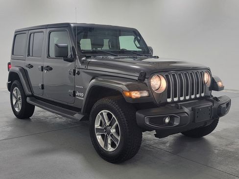 Used 2019 Jeep Wrangler Unlimited Sahara image 2