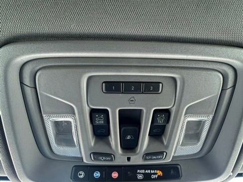 Used 2021 GMC Sierra 3500 Denali w/ Denali Ultimate Package image 11