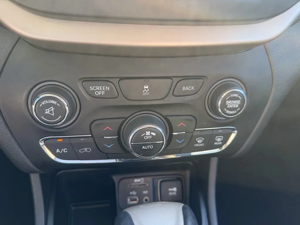 Used 2015 Jeep Cherokee Limited FWD image 20