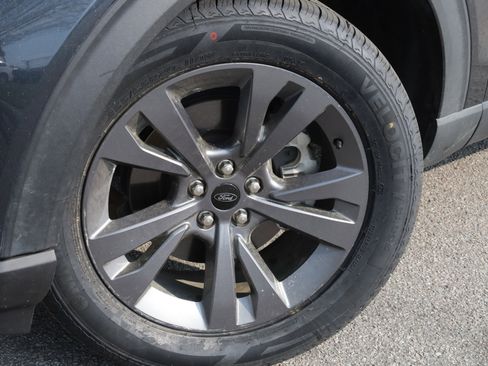 Used 2023 Ford Explorer XLT w/ Equipment Group 202A image 18