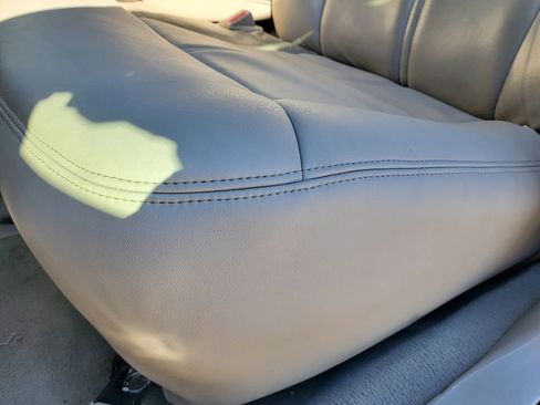 Used 2006 Lincoln Town Car Signature Limited image 17