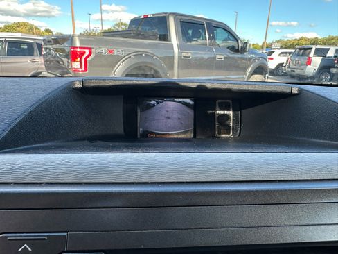 Used 2013 Toyota Sienna XLE image 17